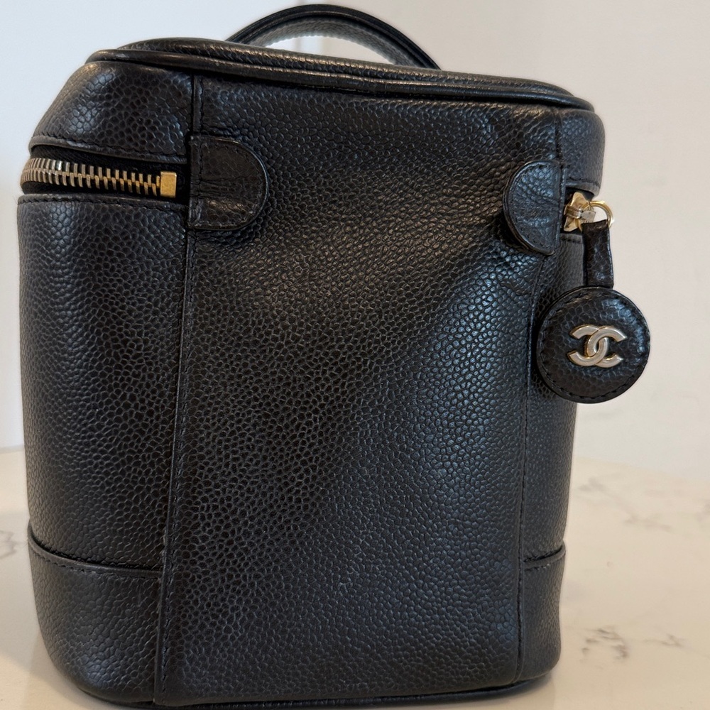 Chanel Caviar Vanity Case - Picture 10 of 11